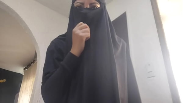Niqab stepmom squirting her fat ugly pussy on webcam for cash
