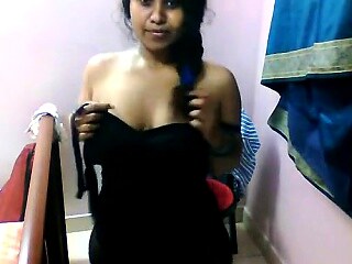 Indian Teen Girl Shows Off Her Big Boobs